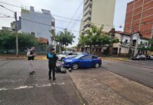 Choque en pleno centro de Posadas terminó con un motociclista herido