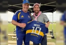Messi posó con la camiseta de Boca en la previa al superclásico