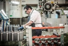 El empleo formal en la Argentina suma 14 meses en caída y el salario mínimo está en su piso histórico