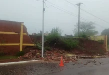 Se desplomó parte del muro del cementerio de Dos de Mayo tras las intensas lluvias