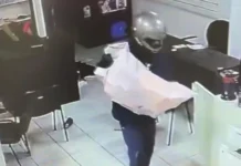 Detuvieron a una policía vinculada a la investigación por el robo millonario a un local de celulares