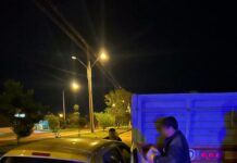 Un taxi chocó contra un acoplado estacionado en Posadas