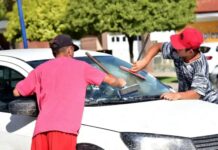 Trapitos y limpiavidrios prohibidos en Posadas: los detalles de la ordenanza
